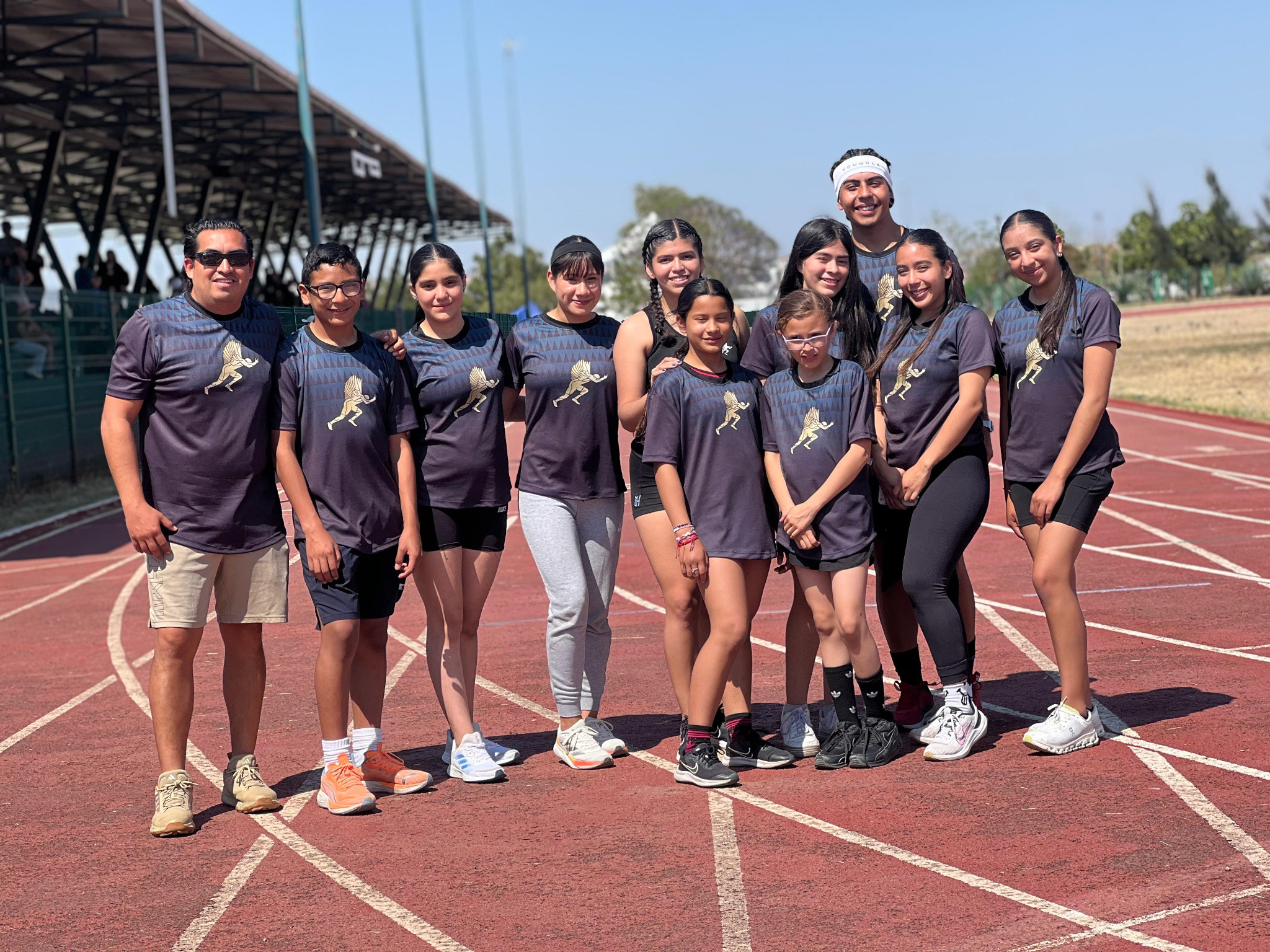 Equipo Athleos Run en entrenamiento y comunidad